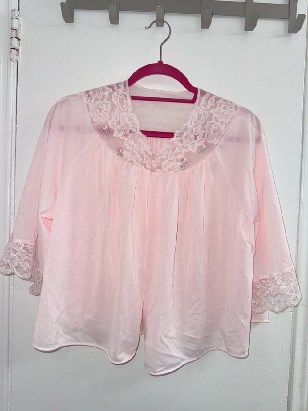 vintage Shadowline pastel pink nylon bed jacket featuring lace trim M